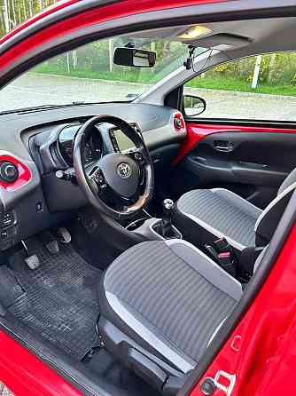 Toyota Aygo 1.0 72 KM, 2019, czerwony, 58 000 km Warszawa