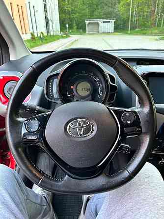 Toyota Aygo 1.0 72 KM, 2019, czerwony, 58 000 km Warszawa