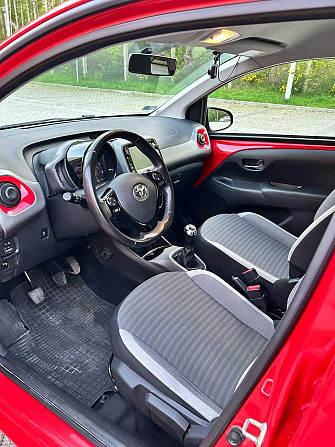 Toyota Aygo 1.0 72 KM, 2019, czerwony, 58 000 km Warszawa - photo 4