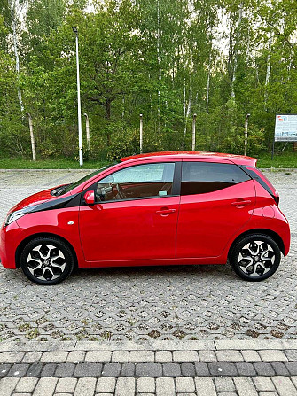 Toyota Aygo 1.0 72 KM, 2019, czerwony, 58 000 km Warszawa - photo 2
