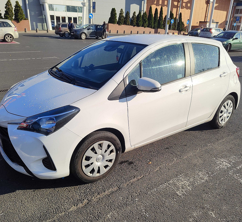 Toyota Yaris 2019, Benzyna, Sedan, Manualna Warszawa - photo 2