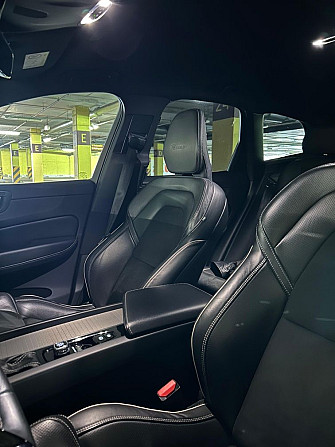 Volvo XC60 T4 R-Design | 2.0 190 KM | 2019 | Stan idealny Warszawa - photo 8