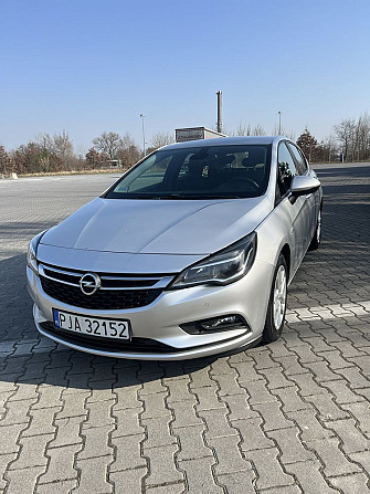 Opel Astra 2017 w dobrym stanie Warszawa - photo 2