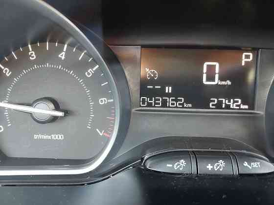 Peugeot 208 1.2 Benzyna 110 KM, garażowany, niski przebieg Warszawa