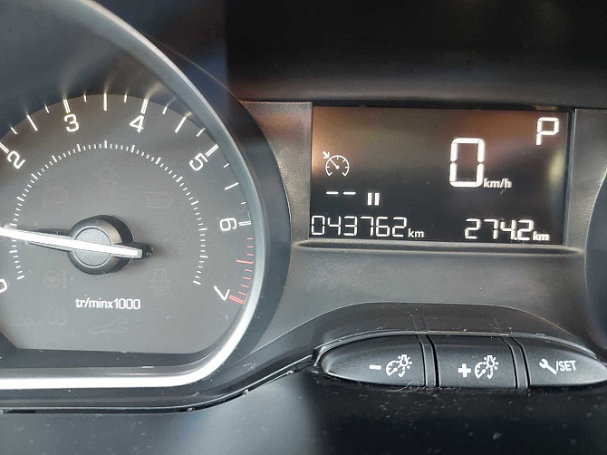 Peugeot 208 1.2 Benzyna 110 KM, garażowany, niski przebieg Варшава - изображение 6