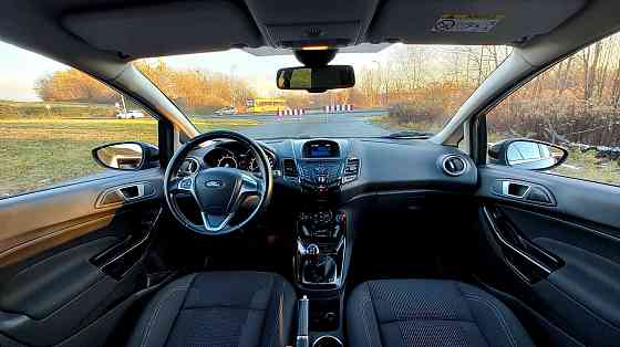 Ford Fiesta w świetnym stanie – 2017, benzyna, manualna Varsovie