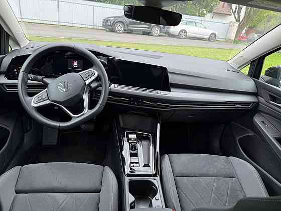 Volkswagen Golf 8 – Komfort i Nowoczesność Varsovie