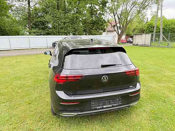 Volkswagen Golf 8 – Komfort i Nowoczesność Varsovie