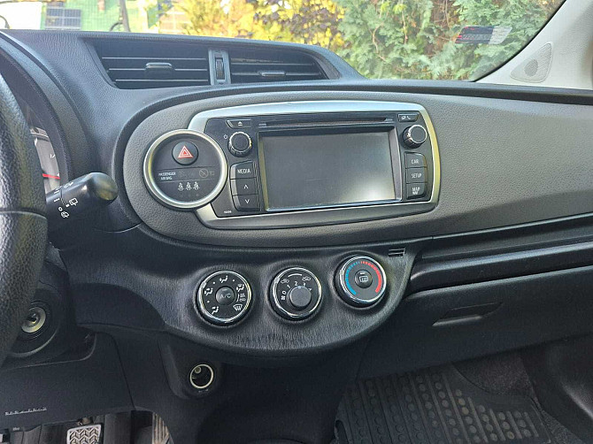 Toyota Yaris 2011 - Niezawodny i ekonomiczny hatchback Warszawa - photo 2