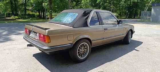 BMW E30 Seria 3 - klasyczny kabriolet z 1984 roku Warsaw