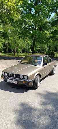 BMW E30 Seria 3 - klasyczny kabriolet z 1984 roku Warsaw