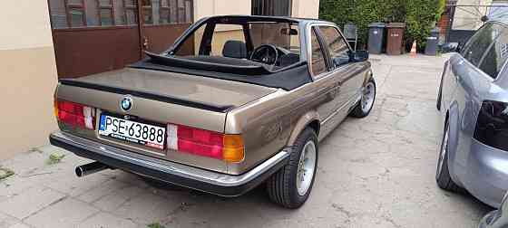 BMW E30 Seria 3 - klasyczny kabriolet z 1984 roku Warsaw