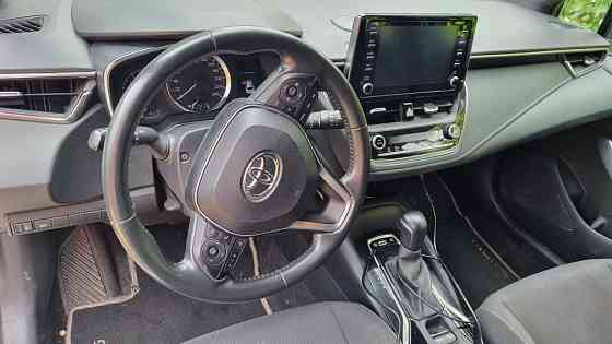 Toyota Corolla Hybrid 1.8 – ekonomiczne i komfortowe auto Warszawa