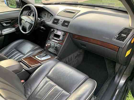 Rodzinne Volvo XC 90, diesel, 7 miejsc Warschau